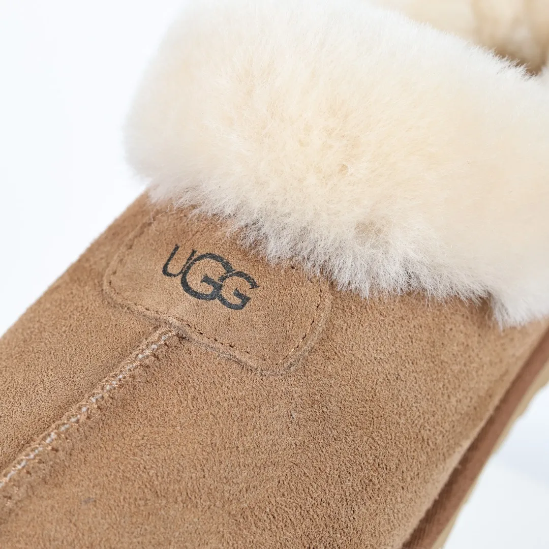 Pick up locally 💰520 Core recommendation with good price It is a very suitable choice for home use. In recent years, uug has launched a series of styles, which are partially geared towards the preferences of young consumers and have also moved to the forefront of fashion trends. Shoe body material: water-repellent coated suede upper, 17 mm UGGPURE™ implantable wool insole, lightweight non-slip and comfortable rubber outsole, with brand LOGO and trademark, with full packaging Size: 35 36 37 38 39 40